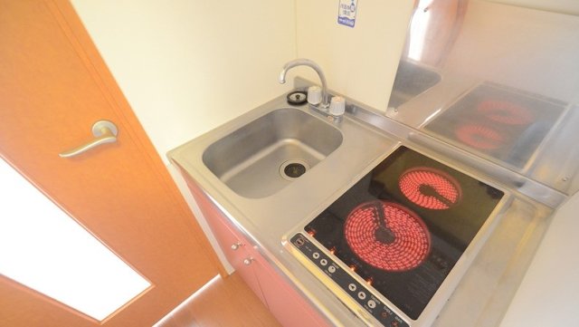 キッチン　同物件別号室の写真です。