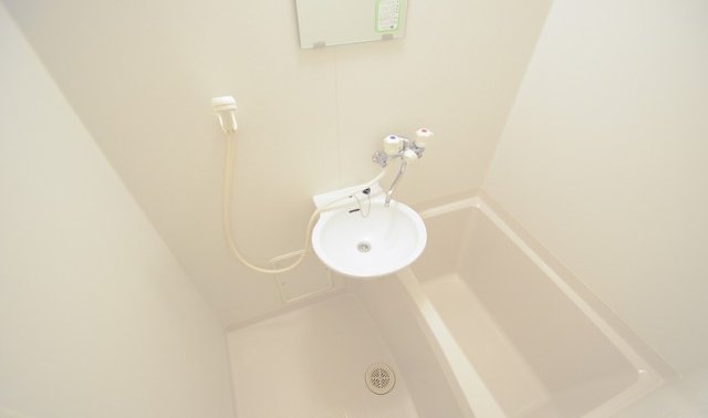 バス・シャワールーム　同物件別号室の写真です。
