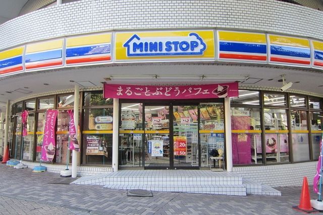 コンビニ　ミニストップ入間市駅前店（コンビニ）まで1065m