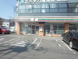 コンビニ　セブンイレブン札幌南高校前店（コンビニ）まで342m