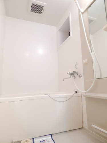 バス・シャワールーム　清潔感あるお風呂です♪