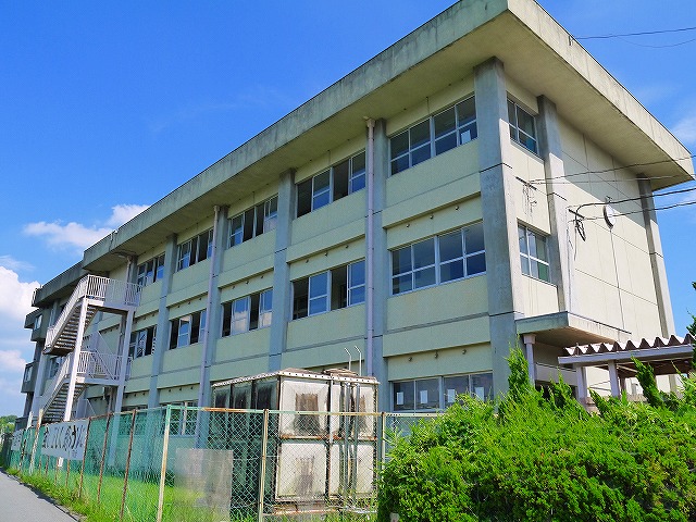 小学校　奈良市立富雄南小学校（小学校）まで786m