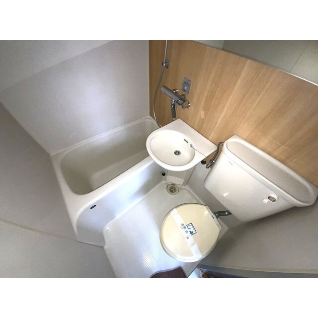 バス・シャワールーム　バス、洗面台、トイレ