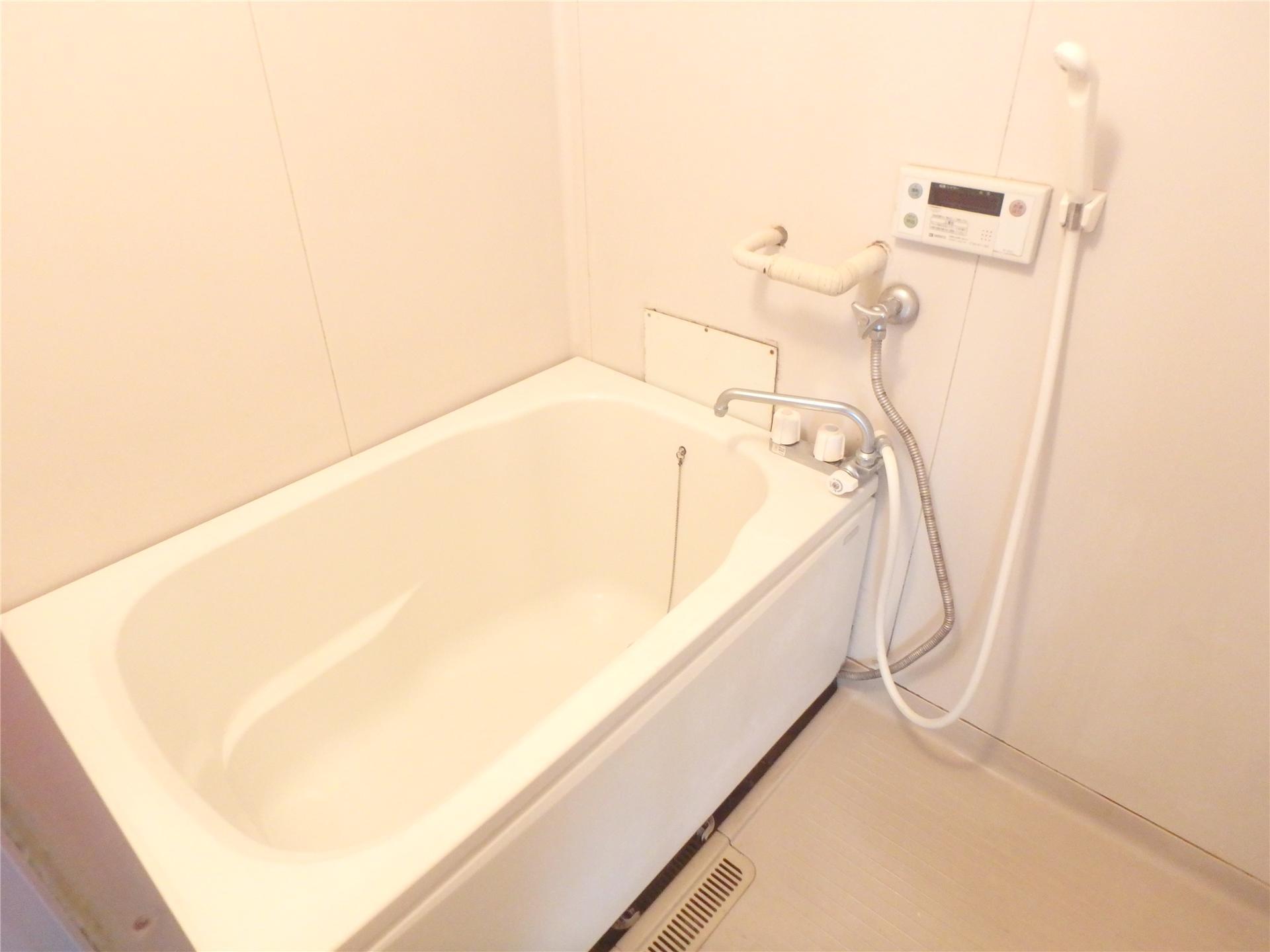 バス・シャワールーム　給湯式のお風呂です