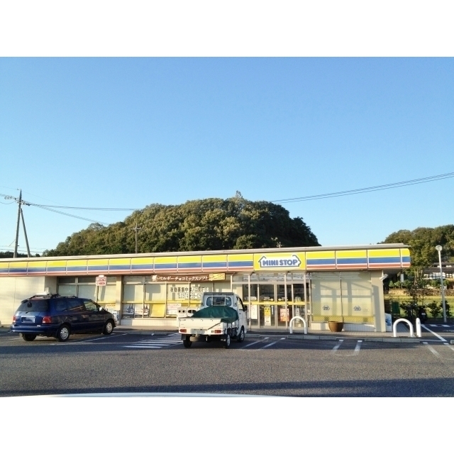 コンビニ　ミニストップ可児くくり店（コンビニ）まで810m