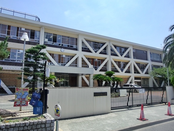 小学校　貝塚市立小学校南小学校（小学校）まで318m