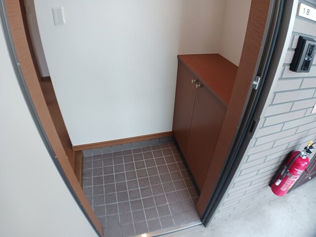 玄関　※別室の参考写真の為、現況優先です。