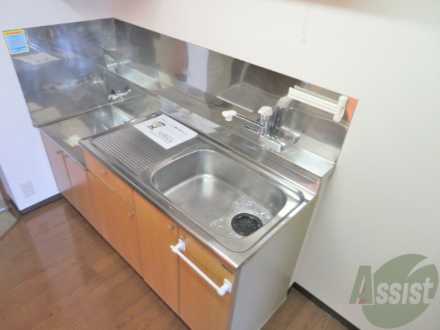 キッチン　キッチンはこちら広々として使いっそうですね