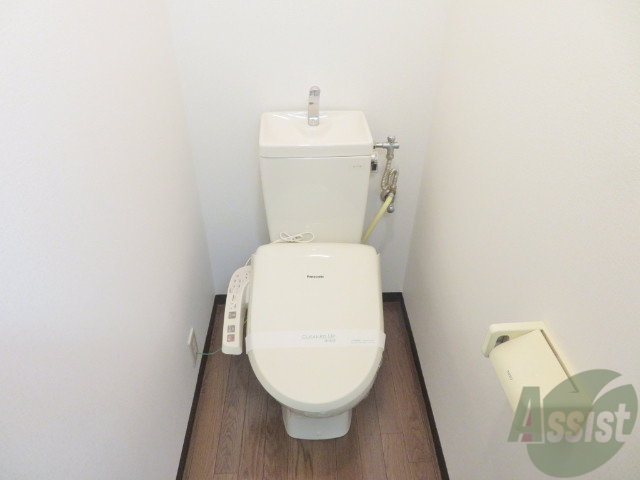 トイレ　トイレはこちらウォシュレット付きでうれしいですね