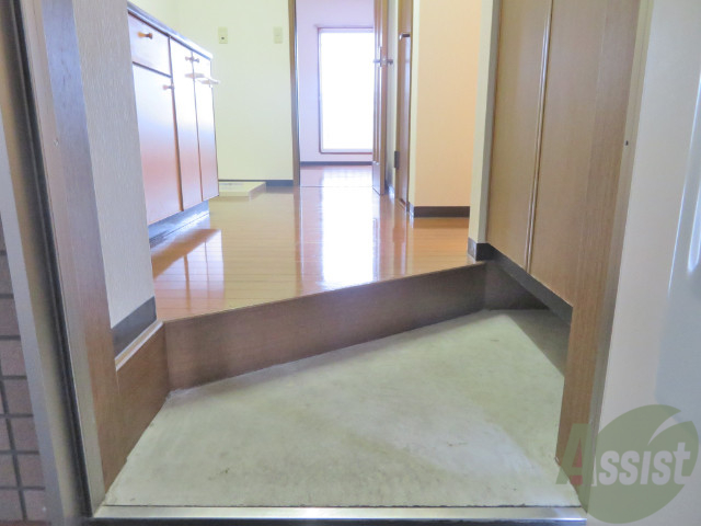 玄関　玄関はこちら広めで脱ぎ履きもしやすそうですね