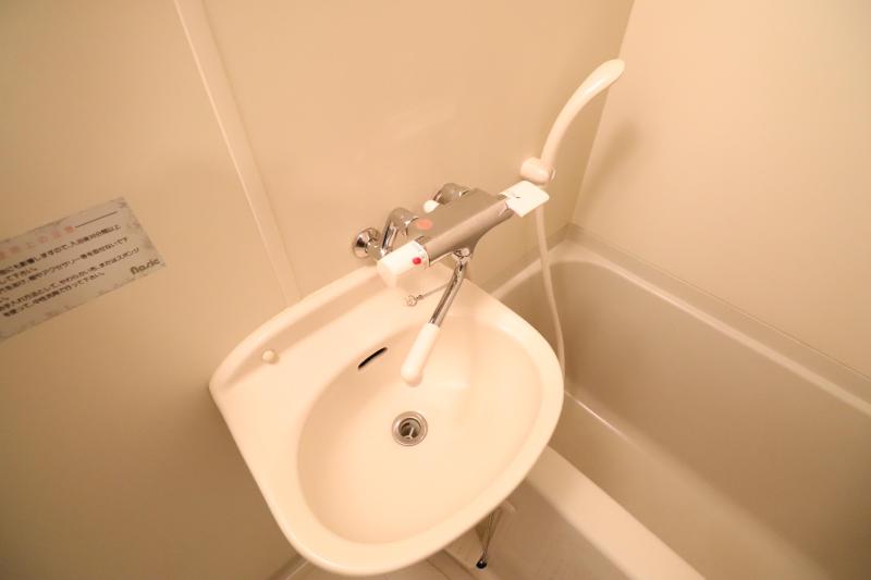 洗面設備　浴室に洗面台があります。
