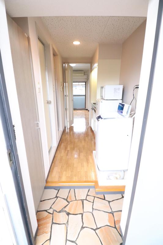 玄関　玄関　十分なサイズのシューズボックスです