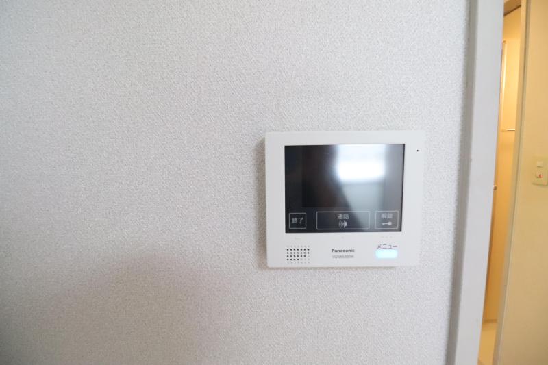 セキュリティ　オートロック、玄関前が映るモニターインターホン