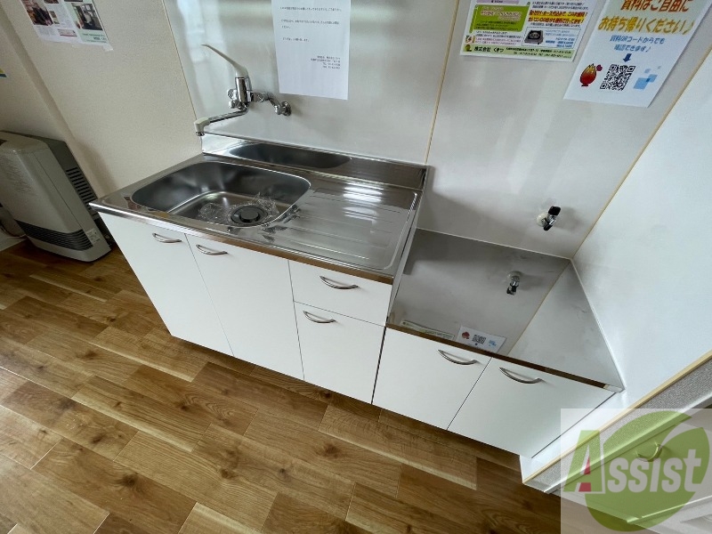 キッチン　キッチンです。一人暮らしなら十分な大きさですね。