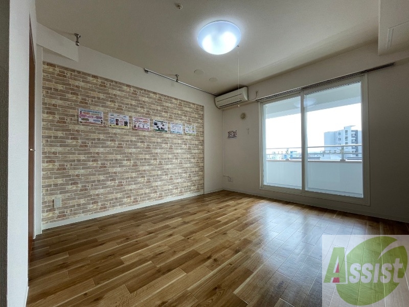 居室・リビング　広くてキレイなお部屋が広がっていて、充実した生活が送れそう。