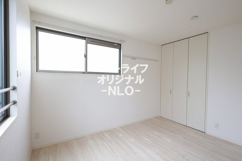 その他部屋・スペース　【洋室6.4帖】LDKから続きのお部屋です☆