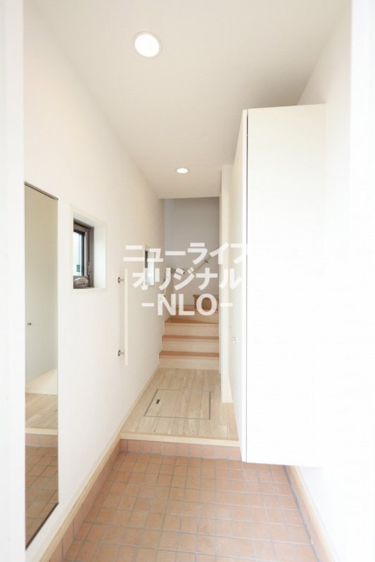 玄関　お出かけ前に身だしなみチェックができる全身ミラー付き☆