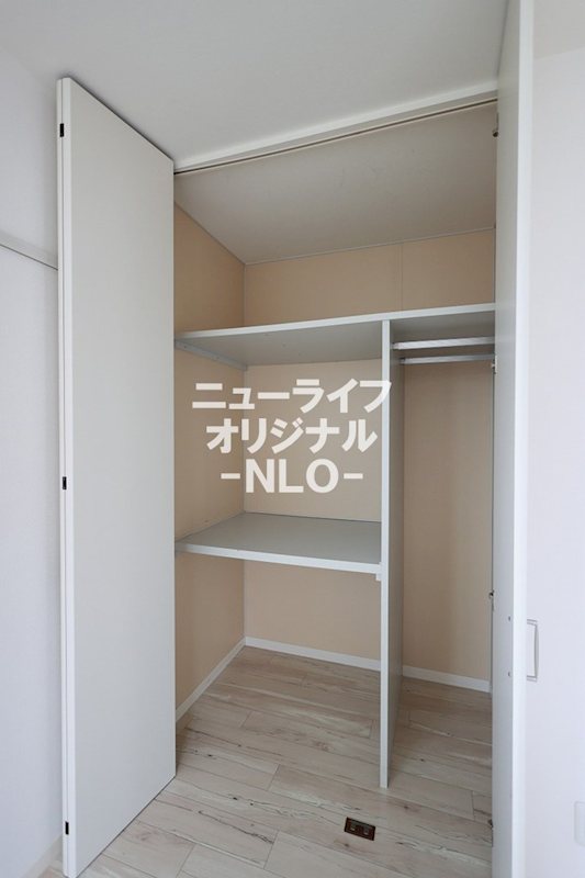 収納　6.4帖洋室収納☆丈の長いお洋服も掛けて収納できます☆