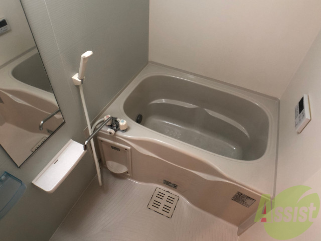 バス・シャワールーム　追い炊きもついてるので浴槽に入る時はゆっくりできそうですね