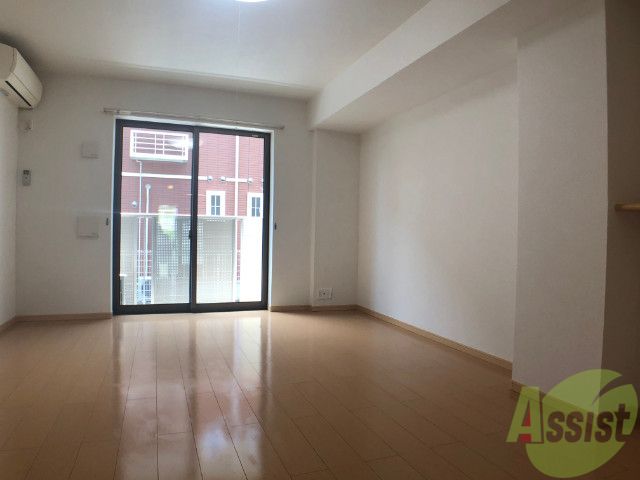 居室・リビング　１Ｋの中でもお部屋が１２．６畳と広々してると思います。