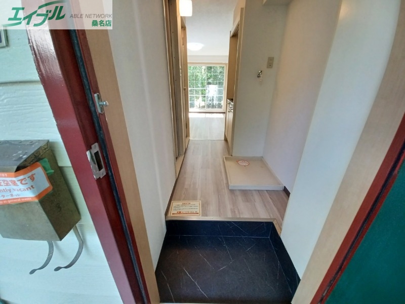 玄関　同物件別部屋の写真です