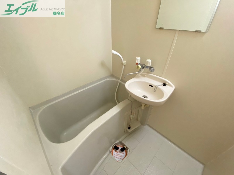 バス・シャワールーム　同物件別部屋の写真です