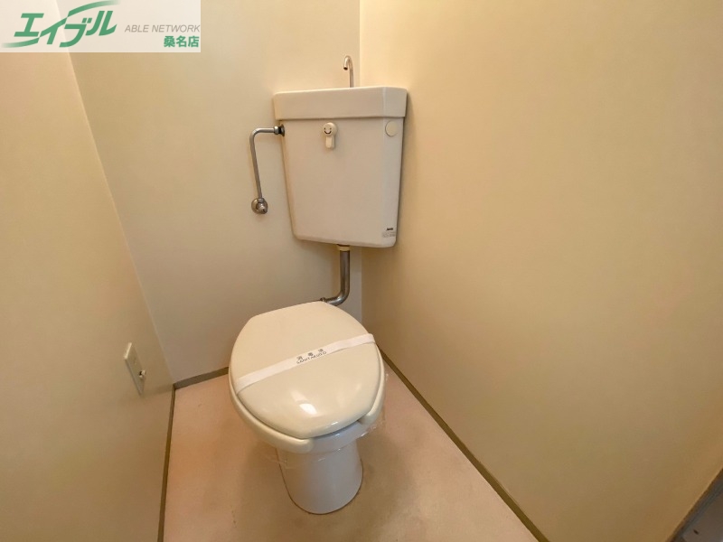 トイレ　同物件別部屋の写真です