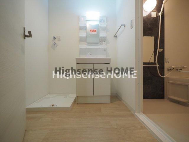 洗面設備　ゆったりとスペースのある洗面所