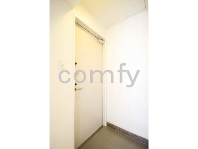 玄関　ダブルロックの玄関ドア