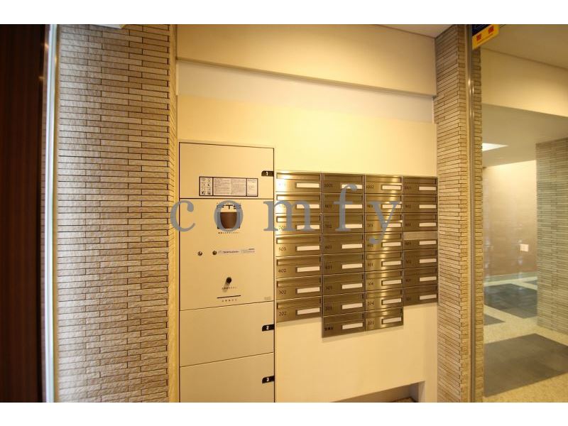 エントランス　宅配ボックス完備・メールコーナー