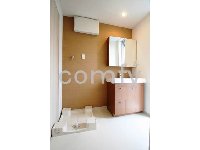 洗面設備　清潔感のあるパウダールーム