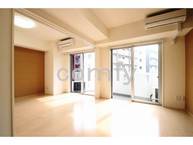 居室・リビング　開放感のある室内