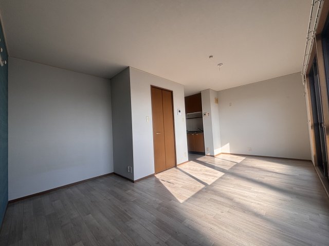 居室・リビング　日当たりが良く広々してるので快適にお過ごし頂けます。