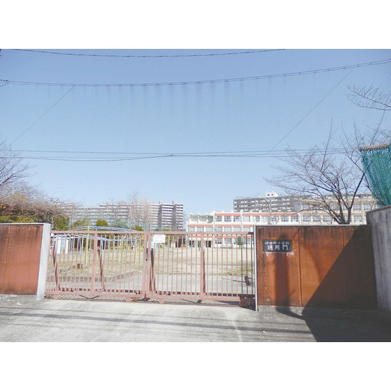 小学校　名古屋市立砂田橋小学校（小学校）まで214m