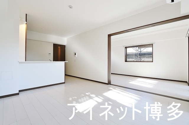 居室・リビング　14帖もある光の差し込む明るいリビングです