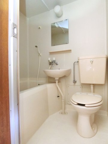 バス・シャワールーム　同物件内参考画像