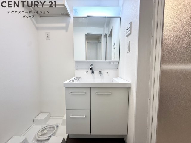 洗面設備　室内に洗濯機置き場があります