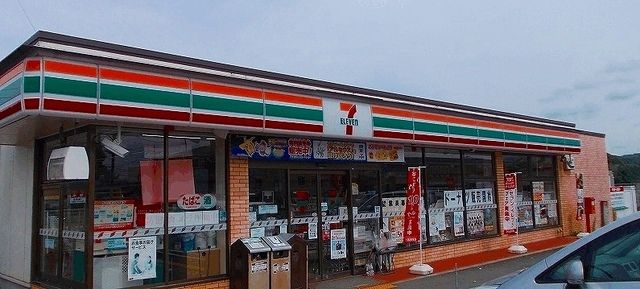 コンビニ　セブンイレブン（コンビニ）まで230m