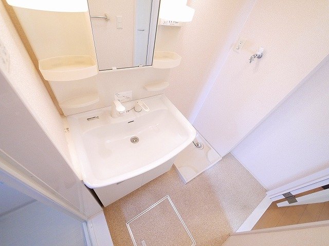 洗面設備　スペースが確保できる洗面所です