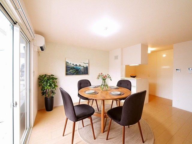 居室・リビング　CGで家具等を配置したもので家具等は含まれません