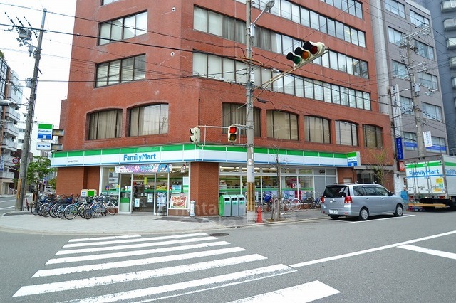 コンビニ　ファミリーマート　西中島四丁目（コンビニ）まで319m