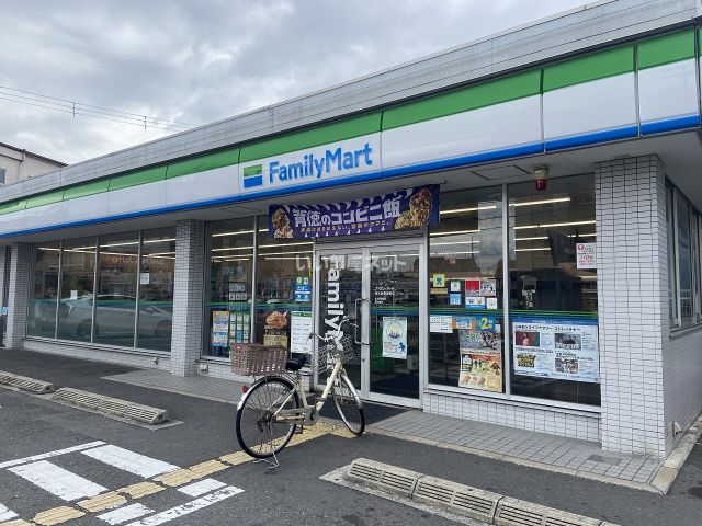 コンビニ　ファミリーマート 東大阪菱屋東店（コンビニ）まで215m