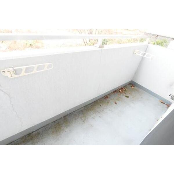 バルコニー　外からの目が気にならないバルコニーで洗濯物が干せます