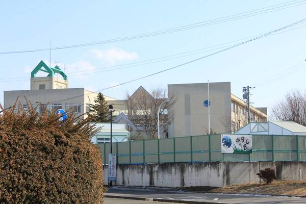 中学校　白銀中学校（中学校）まで450m
