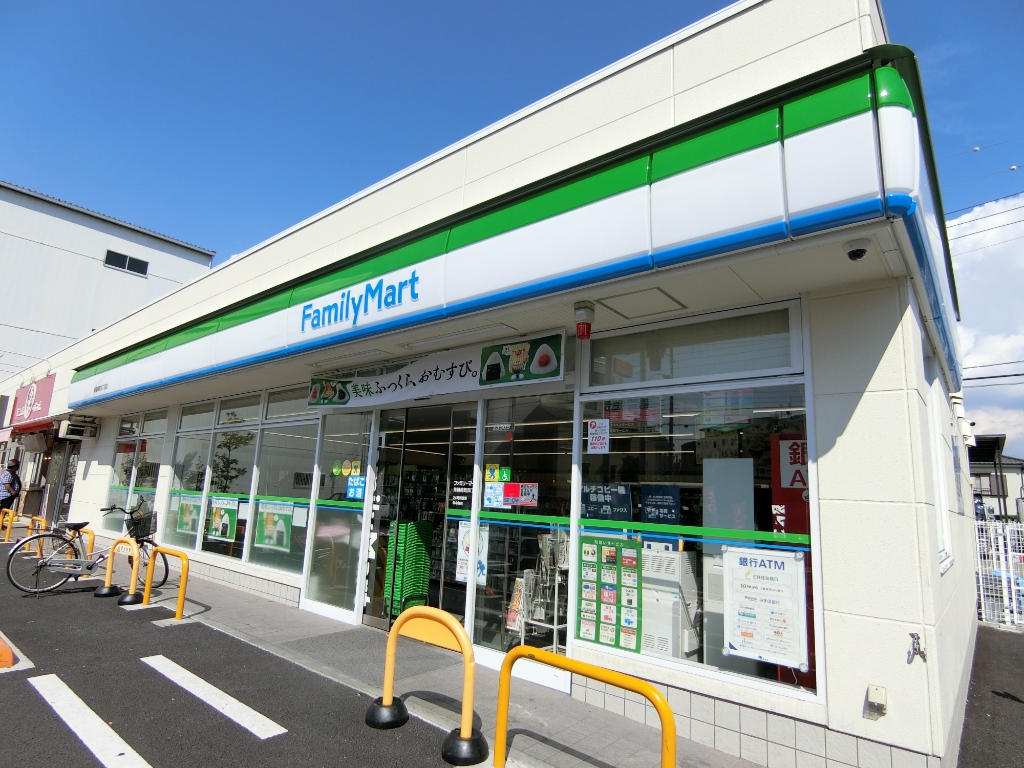 コンビニ　ファミリーマート 南篠崎町四丁目店（コンビニ）まで207m