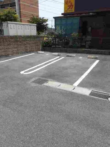 駐車場　車をお持ちの方に嬉しい駐車場付きの物件です