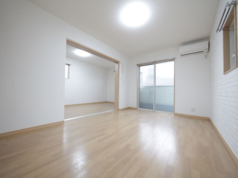 バルコニー　ＬＤＫ13帖　洋室9.5帖　つなげても仕切っても使えます