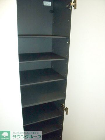 玄関　玄関収納にも余裕があります