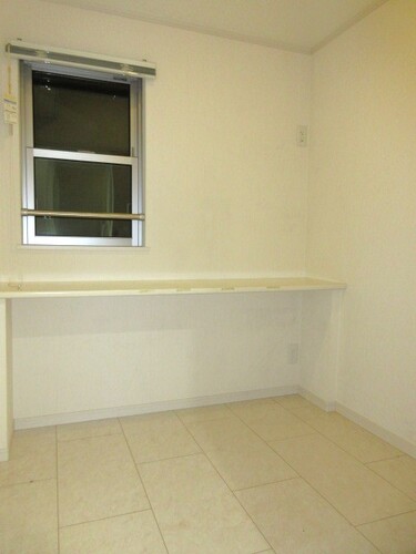 その他　納戸２．０畳（内装前）