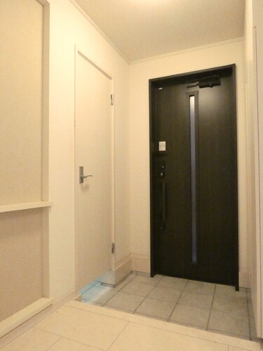 玄関　玄関（内装前）